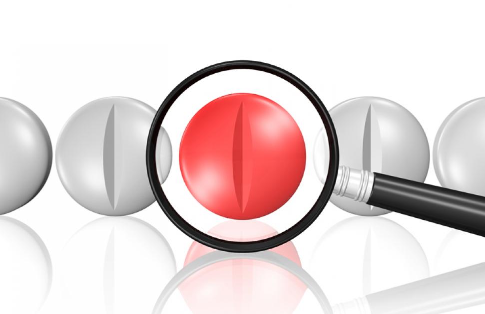 Comprimés examinés à la loupe