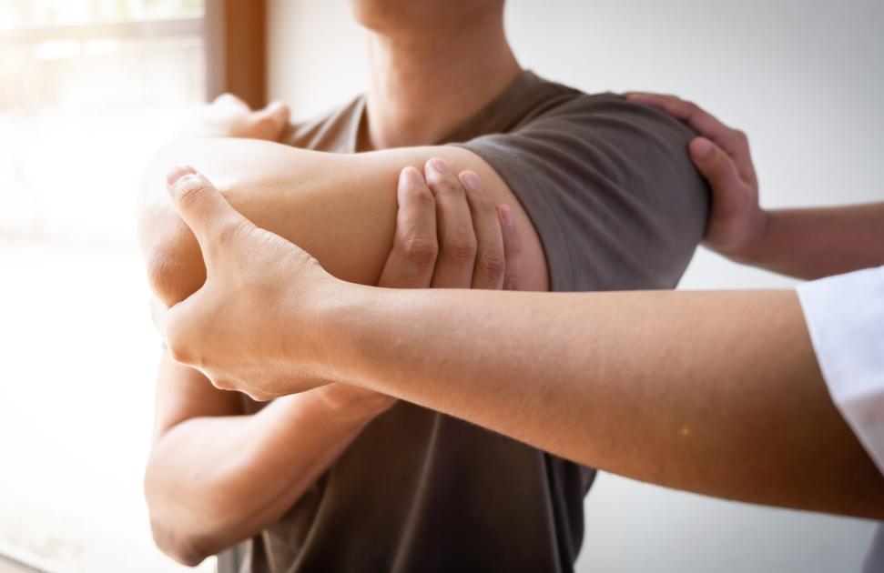 Evolution des métiers : "les kinés devraient pouvoir prescrire des imageries et des arrêts de travail"