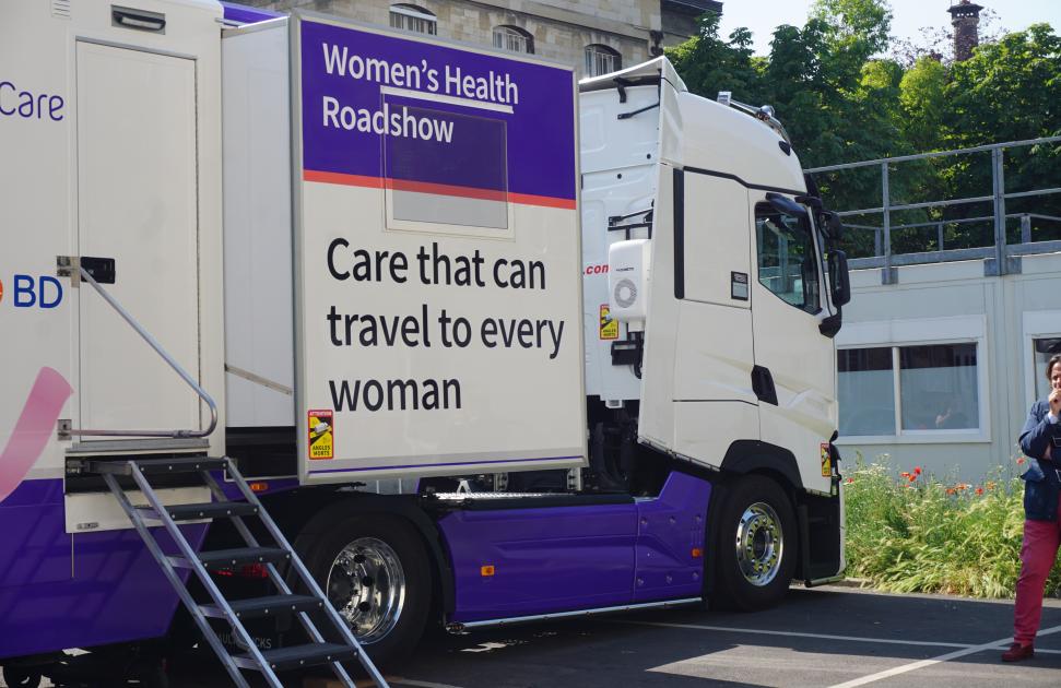 Dépistage du cancer du sein : le camion "Mammo Solidaire" à la rencontre des femmes vivant avec un trouble psychiatrique