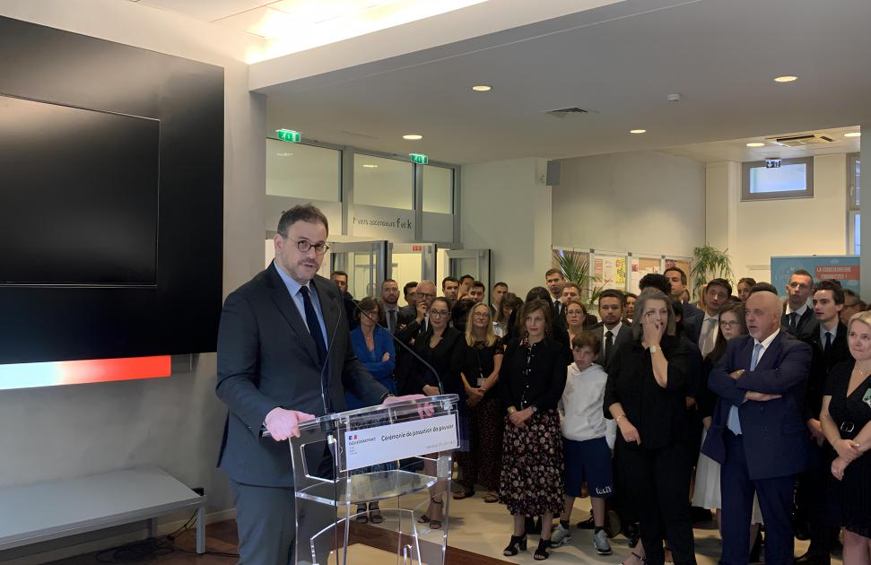 "Entrer dans le temps des preuves" : Aurélien Rousseau prend solennellement les rênes du ministère de la Santé