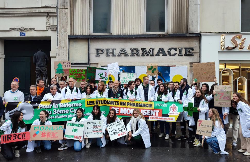 Négociations, salaires, réforme des études… : les syndicats et étudiants en pharmacie manifestent