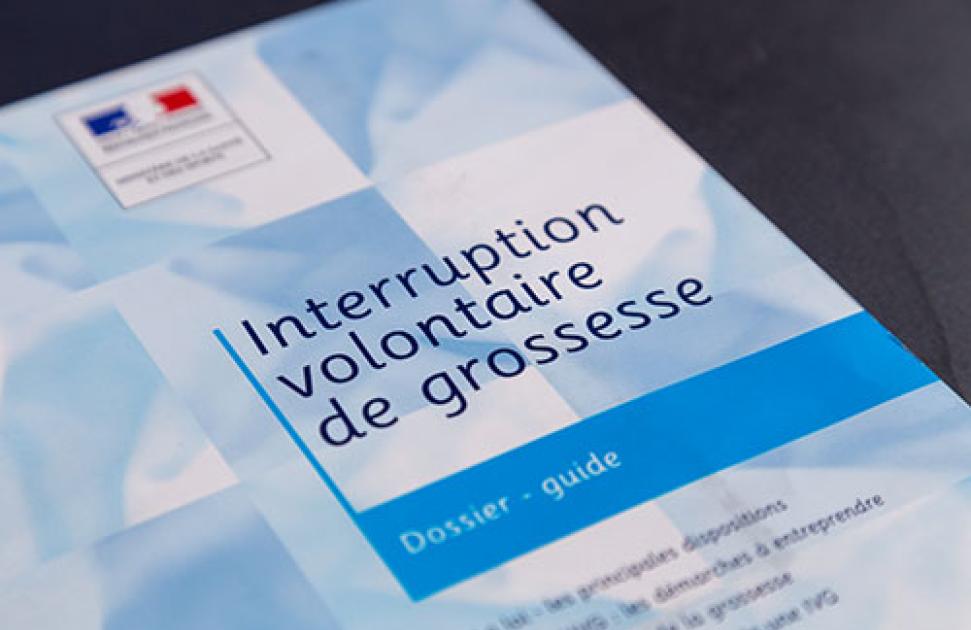 50 ans de loi Veil : Aurore Bergé veut "repérer" les professionnels de santé qui pratiquent l'IVG pour garantir son droit d'accès