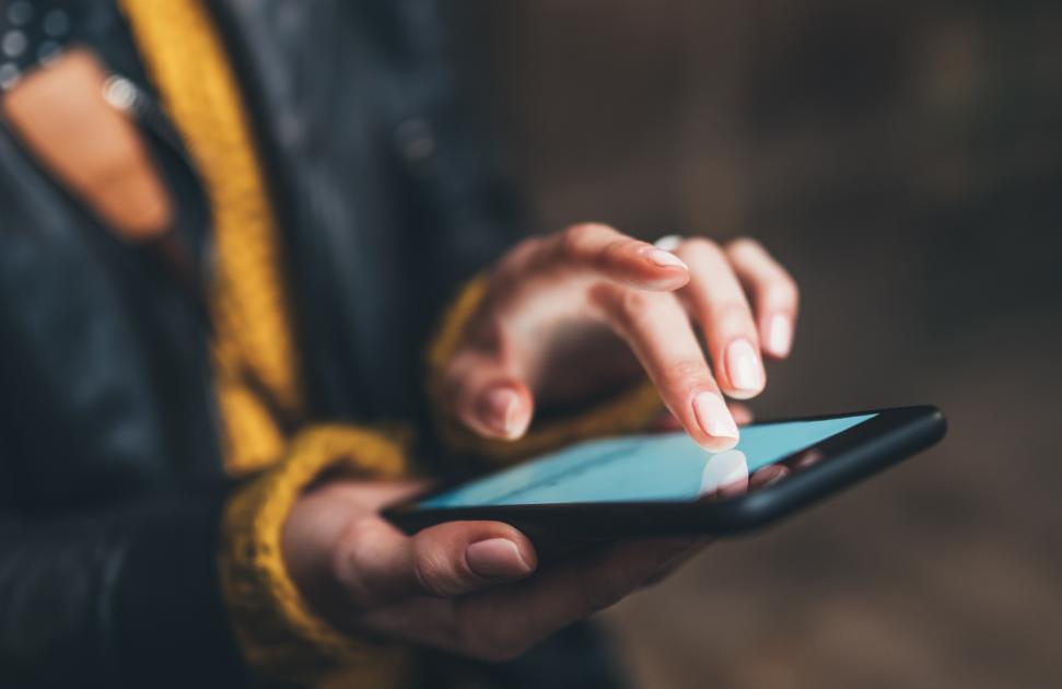 "Cette mission a du sens" : en Ile-de-France, le dispositif Astr'Idel met à disposition des Ehpad des infirmières libérales d'astreinte la nuit