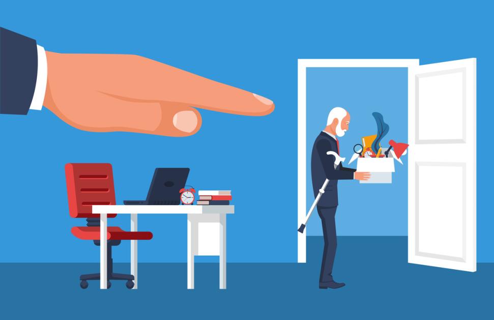 Licencié pour avoir atteint l'âge limite d'exercice, ce médecin en centre de santé crie à l'"injustice"