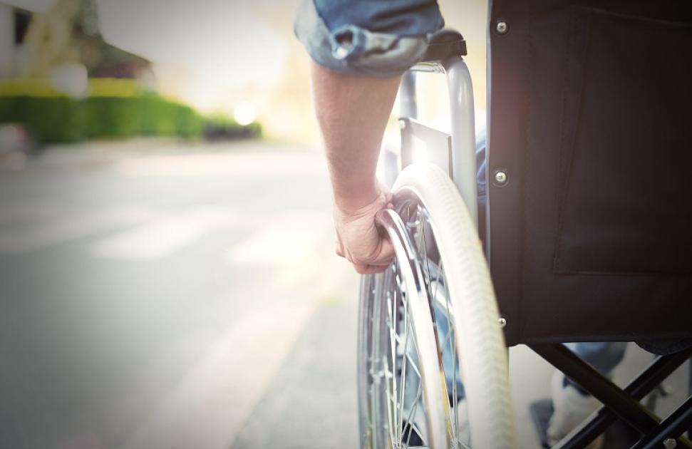 Avec sa nouvelle campagne, l’association ARSLA fait "un doigt d'honneur” à la maladie de Charcot"