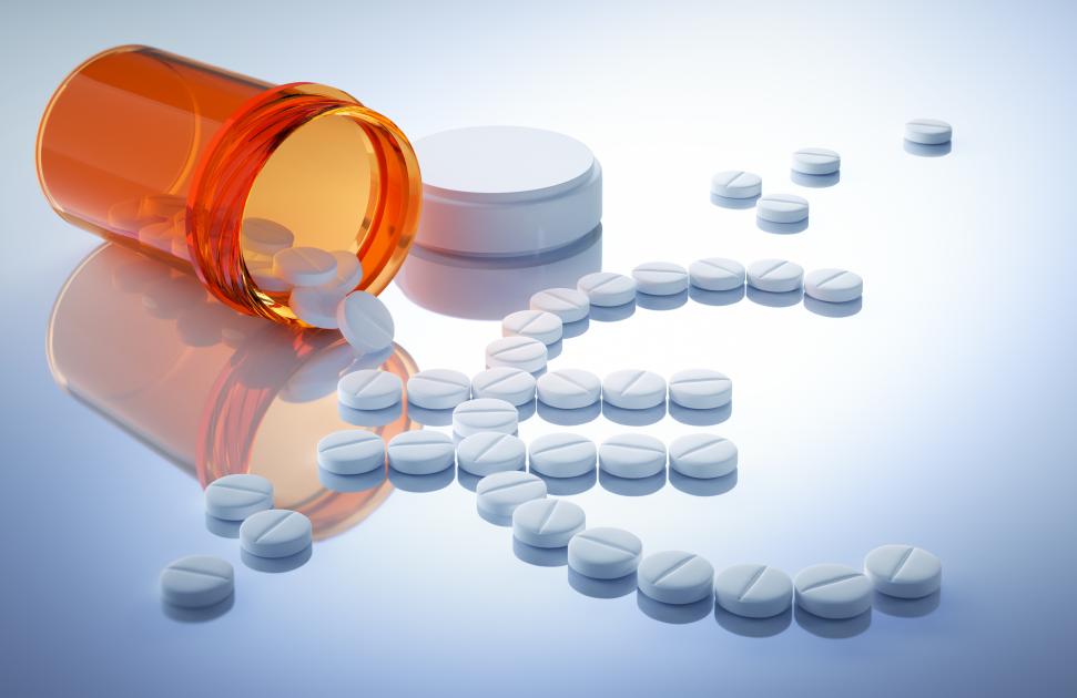 Remises sur les médicaments génériques : le gouvernement tente un passage en force sur la suppression du plafond mais recule face à la colère des députés