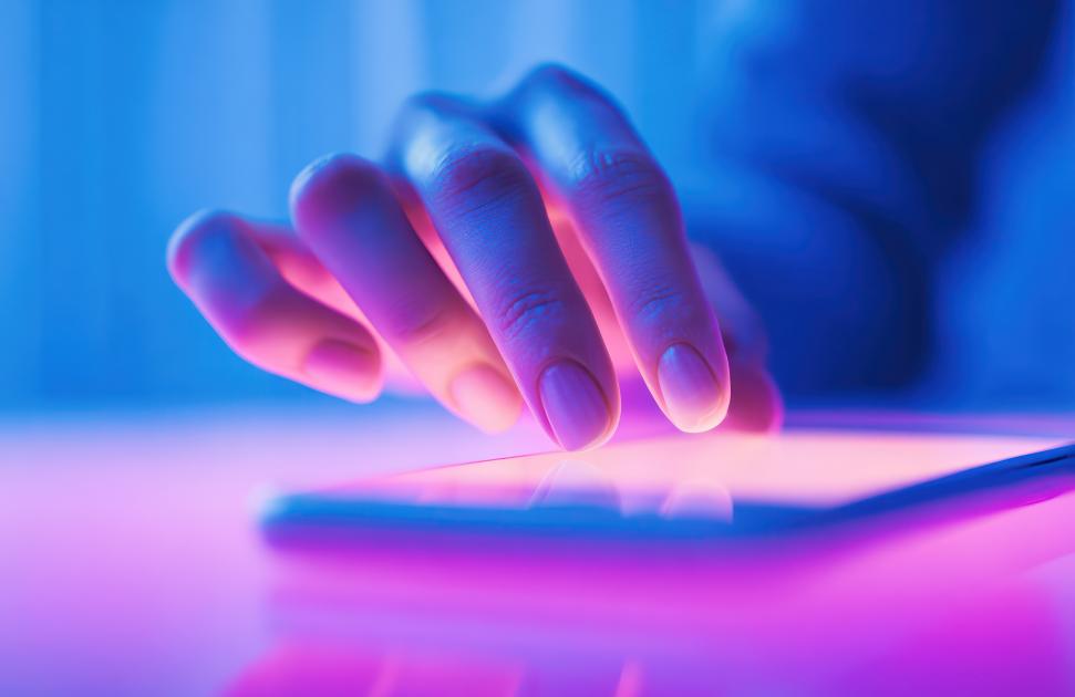 28 jours sans réseaux sociaux : "Off February", une campagne "pas dans la stigmatisation" pour célébrer "le temps retrouvé"