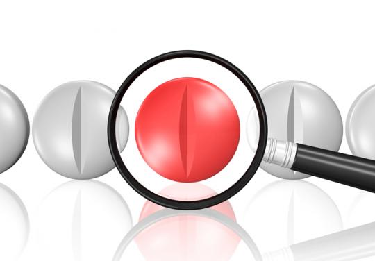 Comprimés examinés à la loupe
