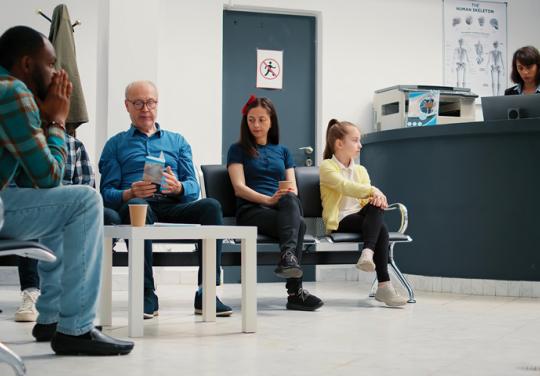 Avec quels professionnels un médecin peut-il partager ses locaux ?