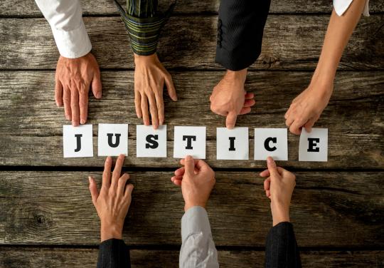 Dix patients déposent une plainte contre un centre de santé holistique pour exercice illégal de la médecine et escroquerie