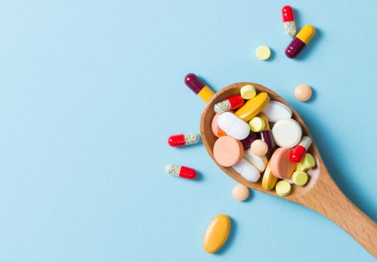 "Supprimer un médicament, en changer ou adapter les doses" : l’article 51 Iatroprev fait collaborer la ville et l’hôpital pour optimiser les prescriptions complexes