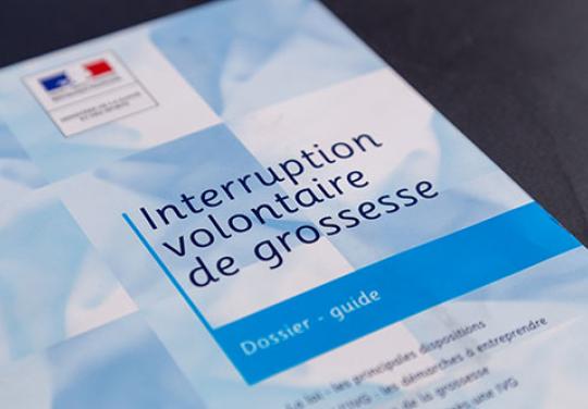 IVG : la constitutionnalisation "ne garantit pas un accès plus facile " alerte une gynécologue en centre de santé sexuelle