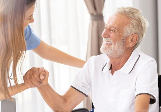 L'"article 51" RSMO met en place un suivi à domicile des personnes invalides et/ou âgées