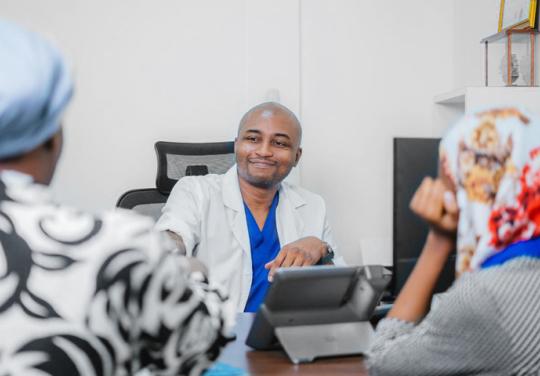 Elhad Mohamadi, un médecin aux petits soins (coordonnés) de son île
