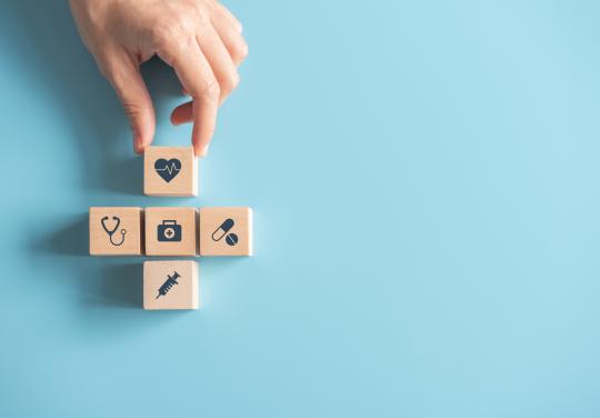 Primordial : l'article 51 qui veut "subvenir aux besoins des patients" à temps médical égal et en y "amenant du temps infirmier"