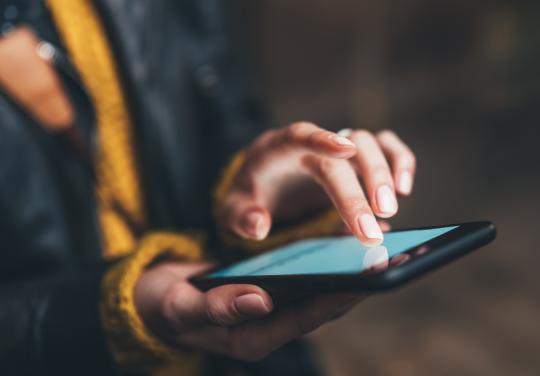 "Cette mission a du sens" : en Ile-de-France, le dispositif Astr'Idel met à disposition des Ehpad des infirmières libérales d'astreinte la nuit