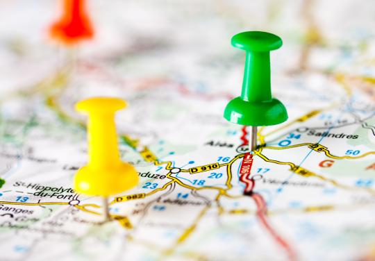 Pour François Bayrou, il faut "probablement" une régulation de l'installation des médecins