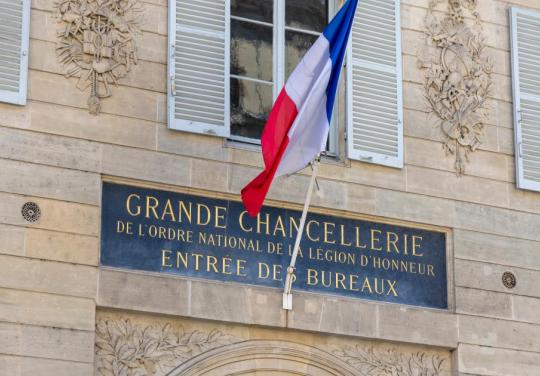 Légion d'honneur : deux médecins, une infirmière et des anciens ministres de la Santé décorés