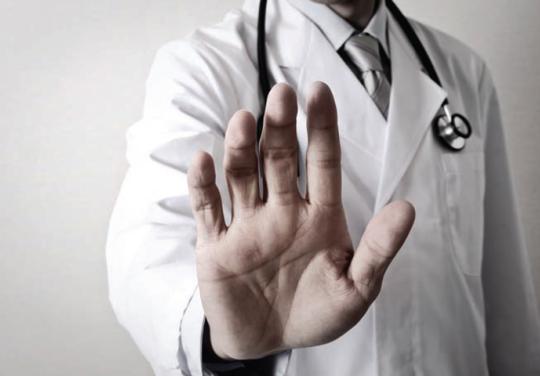 Un médecin peut-il refuser de continuer à soigner un patient ?