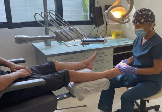 Ongle incarné : la phénolisation, un protocole entre podologue et chirurgien