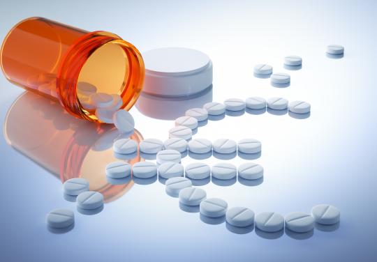 Remises sur les médicaments génériques : le gouvernement tente un passage en force sur la suppression du plafond mais recule face à la colère des députés