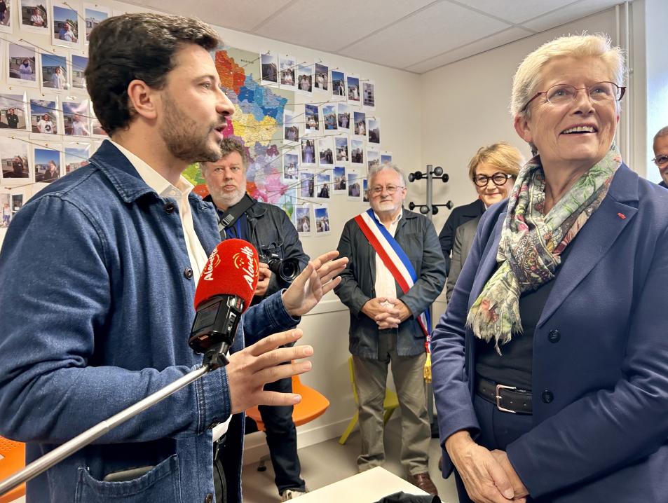 En visite au centre de santé Médecins solidaires, Geneviève Darrieussecq a promis d'aider le modèle à "essaimer"