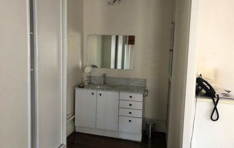 recherche médecin associé(e), local à Paris, SCM